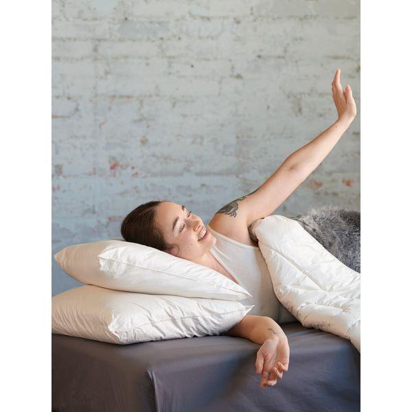 Tyyny villavanutäytteellä, valkoinen